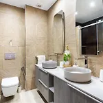 Stunning Modern Just Steps From El Duque Apartament *