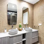 Stunning Modern Just Steps From El Duque Apartament *