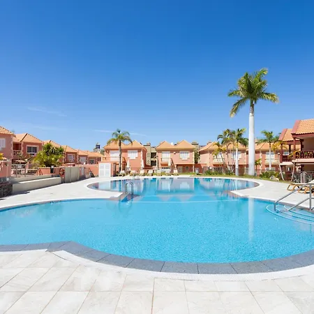 Two Modern And Bright Near El Duque *