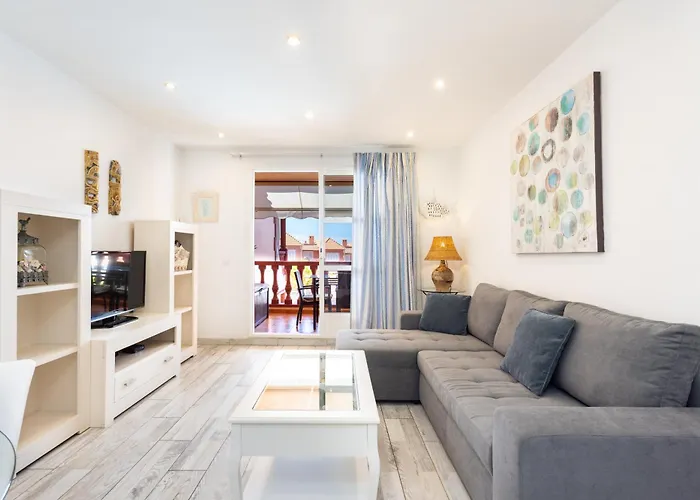 Two Modern And Bright Near El Duque 아데제