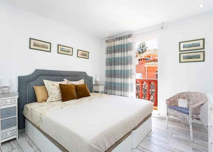 Two Modern And Bright Near El Duque 아파트