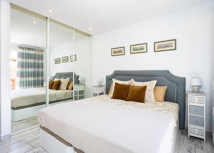 아파트 Two Modern And Bright Near El Duque 아데제