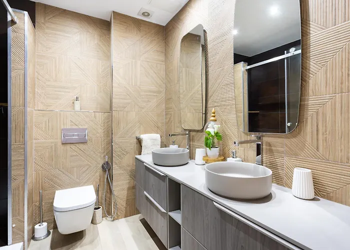 Two Modern And Bright Near El Duque 아파트 *