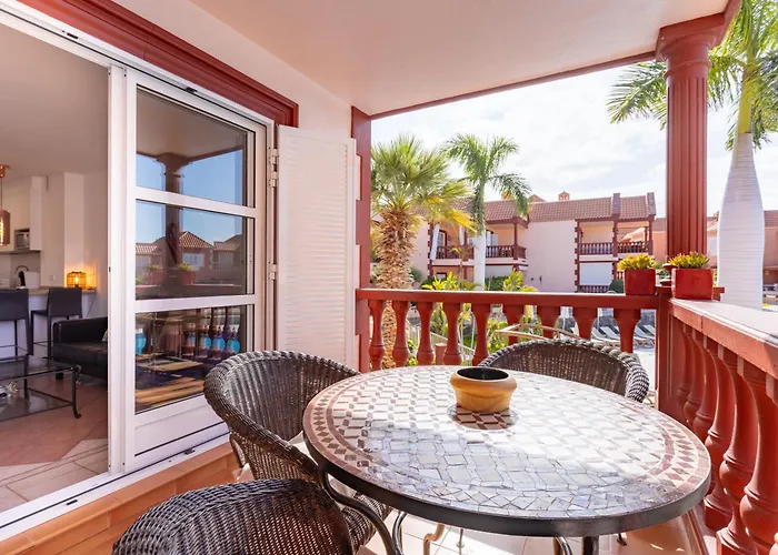 Two Modern And Bright Near El Duque * 아데제