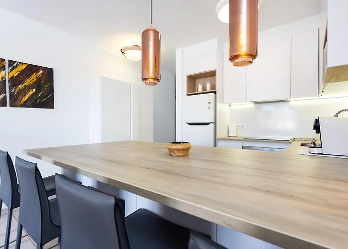 Two Modern And Bright Near El Duque 아파트 아데제