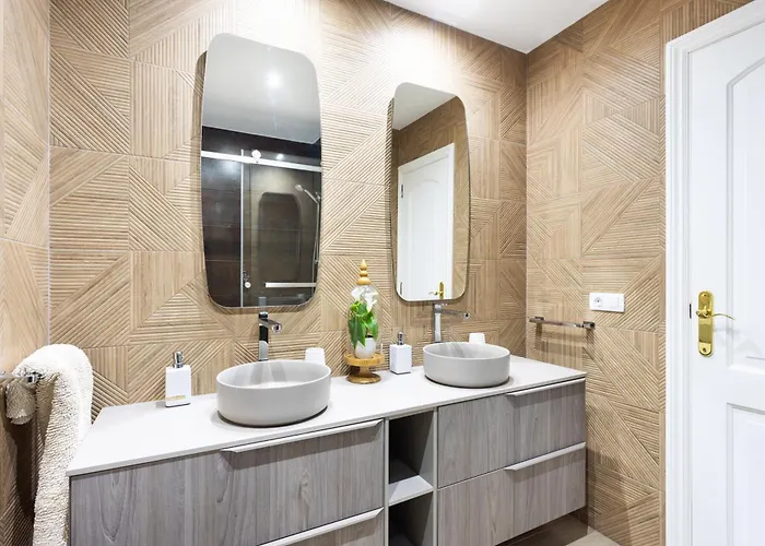 Two Modern And Bright Near El Duque 아파트 *