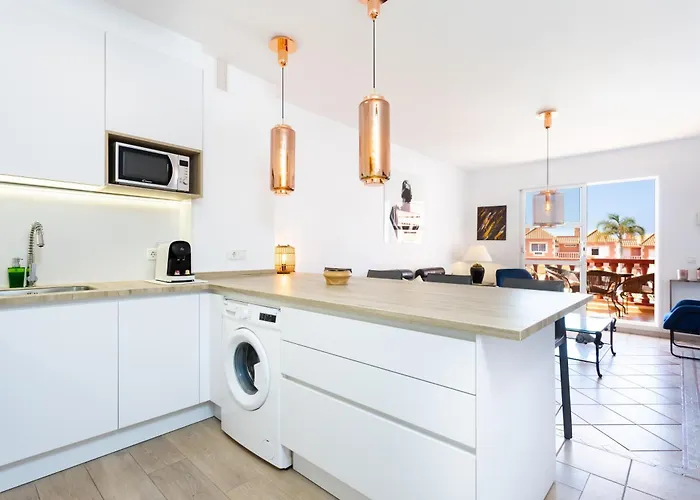 Two Modern And Bright Near El Duque 아파트 *