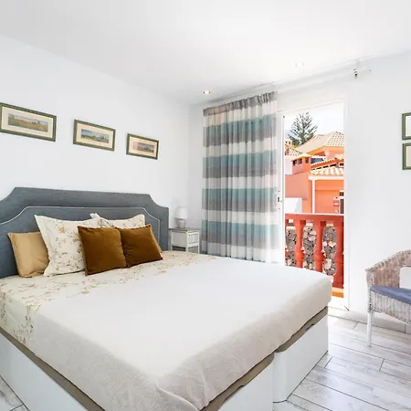 Two Modern And Bright Near El Duque Apartament