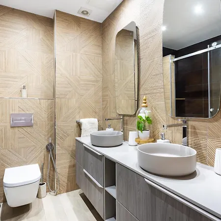 Stunning Modern Just Steps From El Duque Apartamento *