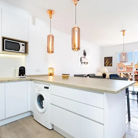 Stunning Modern Just Steps From El Duque Apartamento *