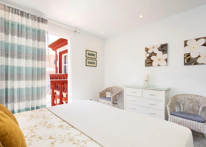 Two Modern And Bright Near El Duque *